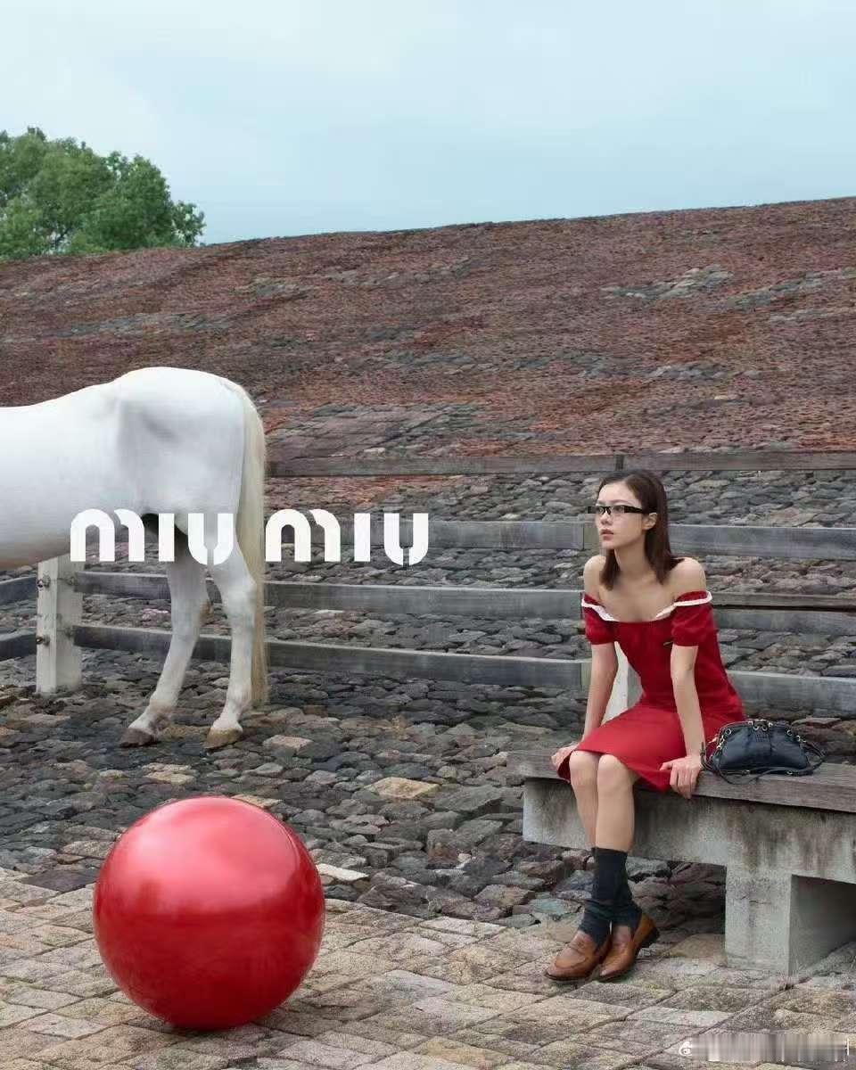 赵今麦马年大片赵今麦MiuMiu大片赵今麦马年大片，哇塞，真是绝了