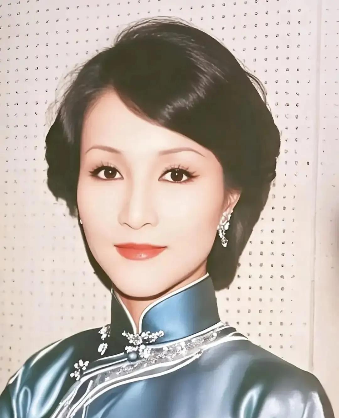 狄波拉这辈子最硬气的事，不是港姐夺冠，而是1995年离婚时，谢贤一句话：孩子归我