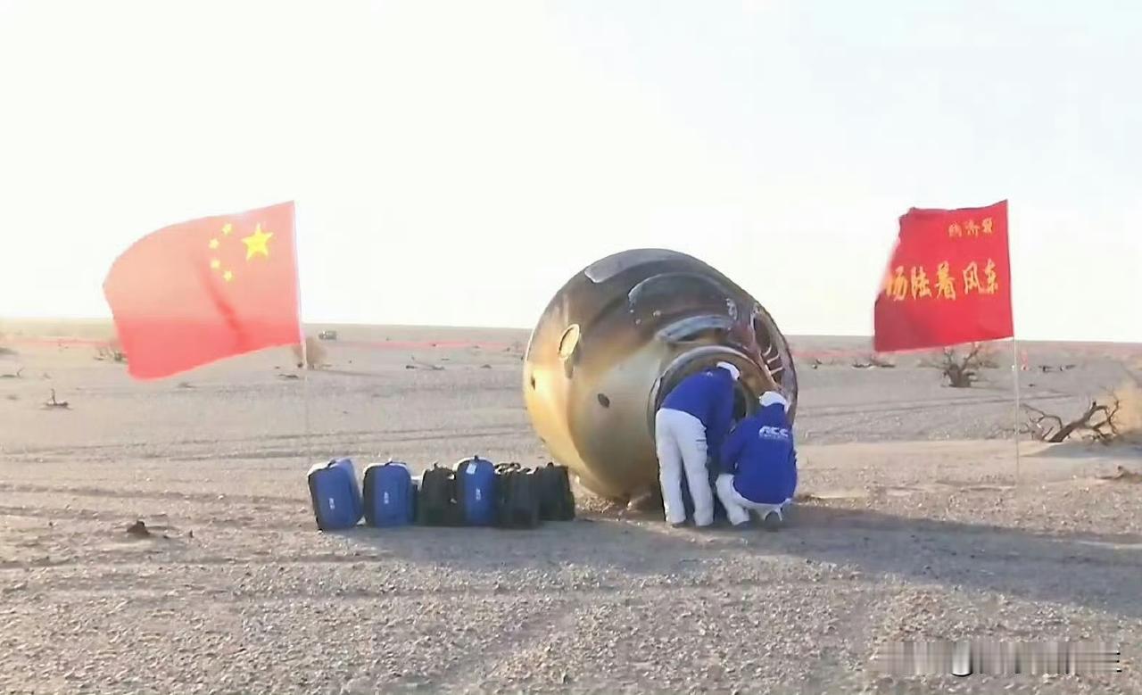 看了神二十返回直播的尾声，舱门打开一半镜头就切走了。心里突然空了一下。