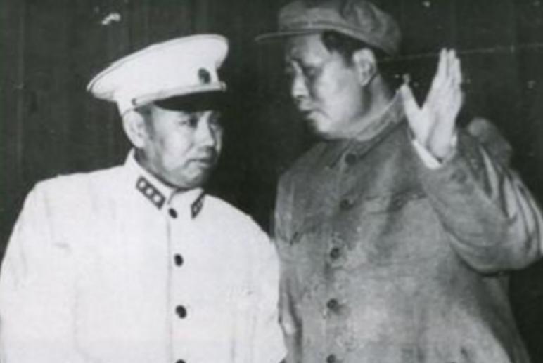 1976年许世友来到毛主席故乡韶山，就在喝酒时，许世友女儿突然上前耳语，许世友听