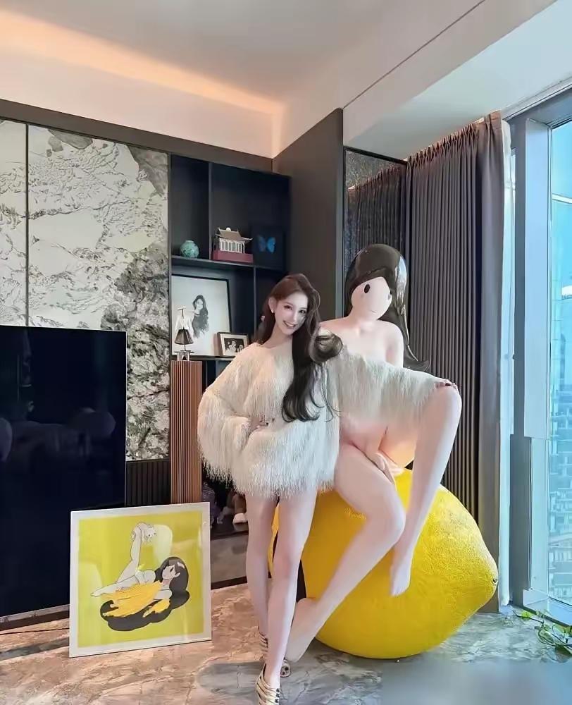 黄晓明前女友，33岁叶珂亲口认了。她在直播间里云淡风轻地说，我生了宝宝，孩子是2