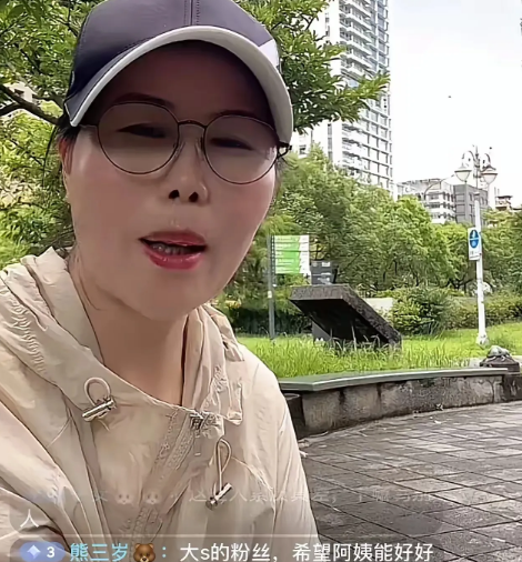 刚刚，小姨阿姨直播，透露孩子们要去怀柔爬长城，玥儿还发给她好多游玩照，好吃的，好