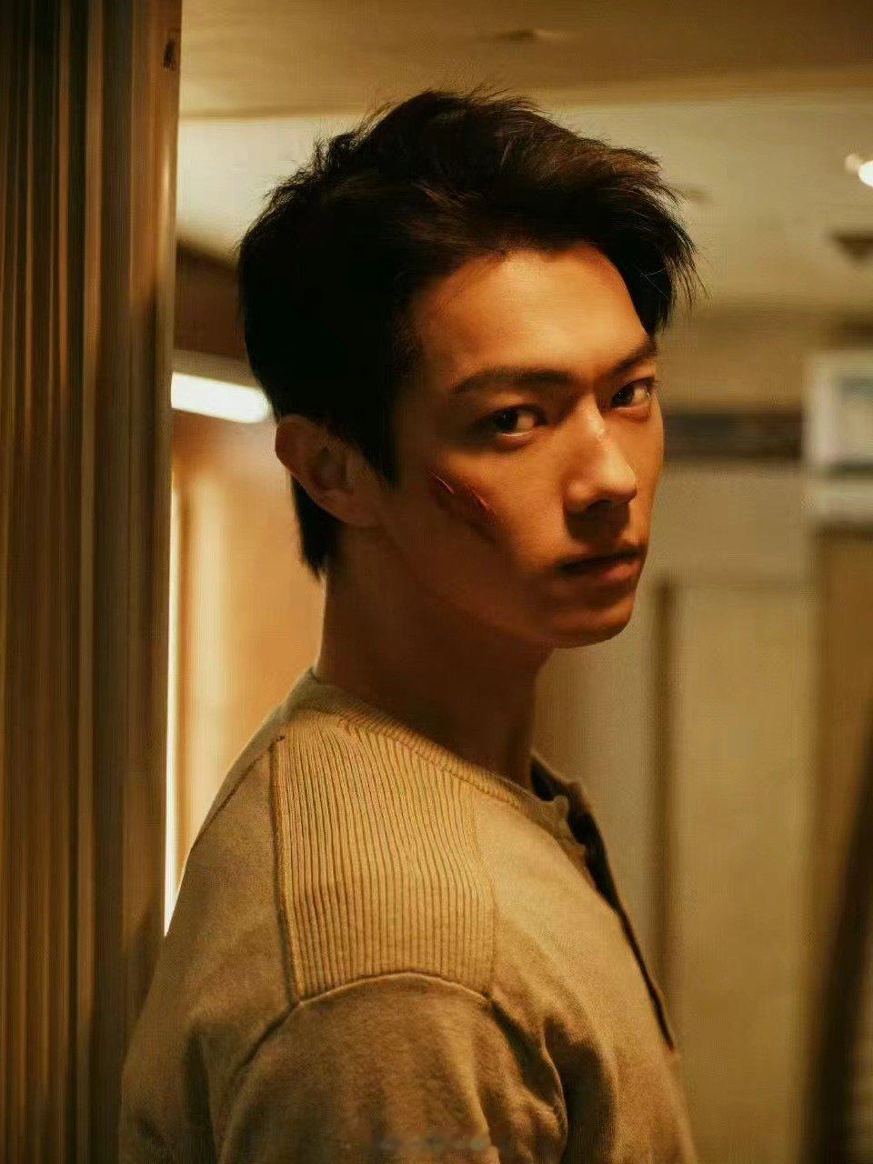 许凯能扛剧吗从《延禧攻略》出圈，《招摇》《烈火军校》坐稳男主，还有《从前有座灵