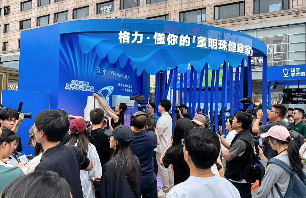 格力这公关简直是灾难，这市场总监朱磊和董小姐的风格简直如出一辙。你和他说市场，他