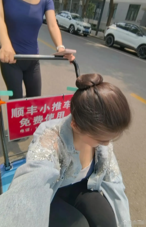 这种小板车很好用开起来很丝滑