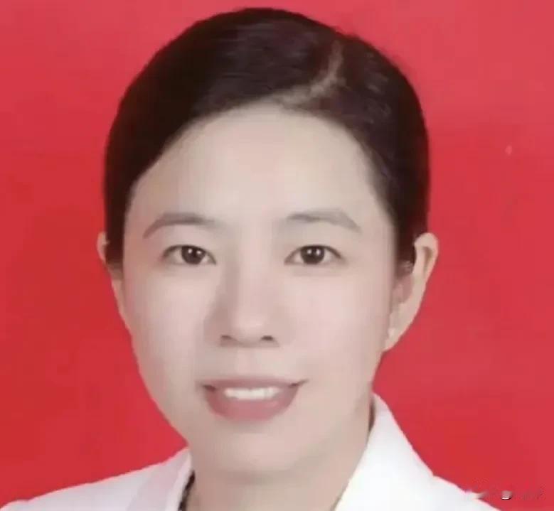 一个是：人心不足蛇吞象，世事到头螳捕蝉。一个是：招蜂引蝶人迷眼，鱼死网破两不安