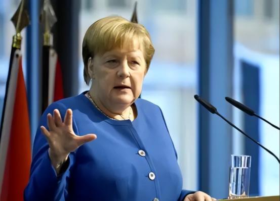 默克尔是德国的罪人吗？这么说吧，默克尔最大的罪过，就是让德国人吃饱喝足了16