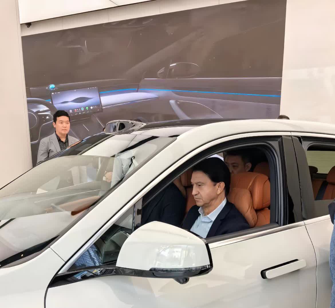 不管你承不承认，问界现在已经成了新能源标杆，现代集团CEO参观体验问界在这位