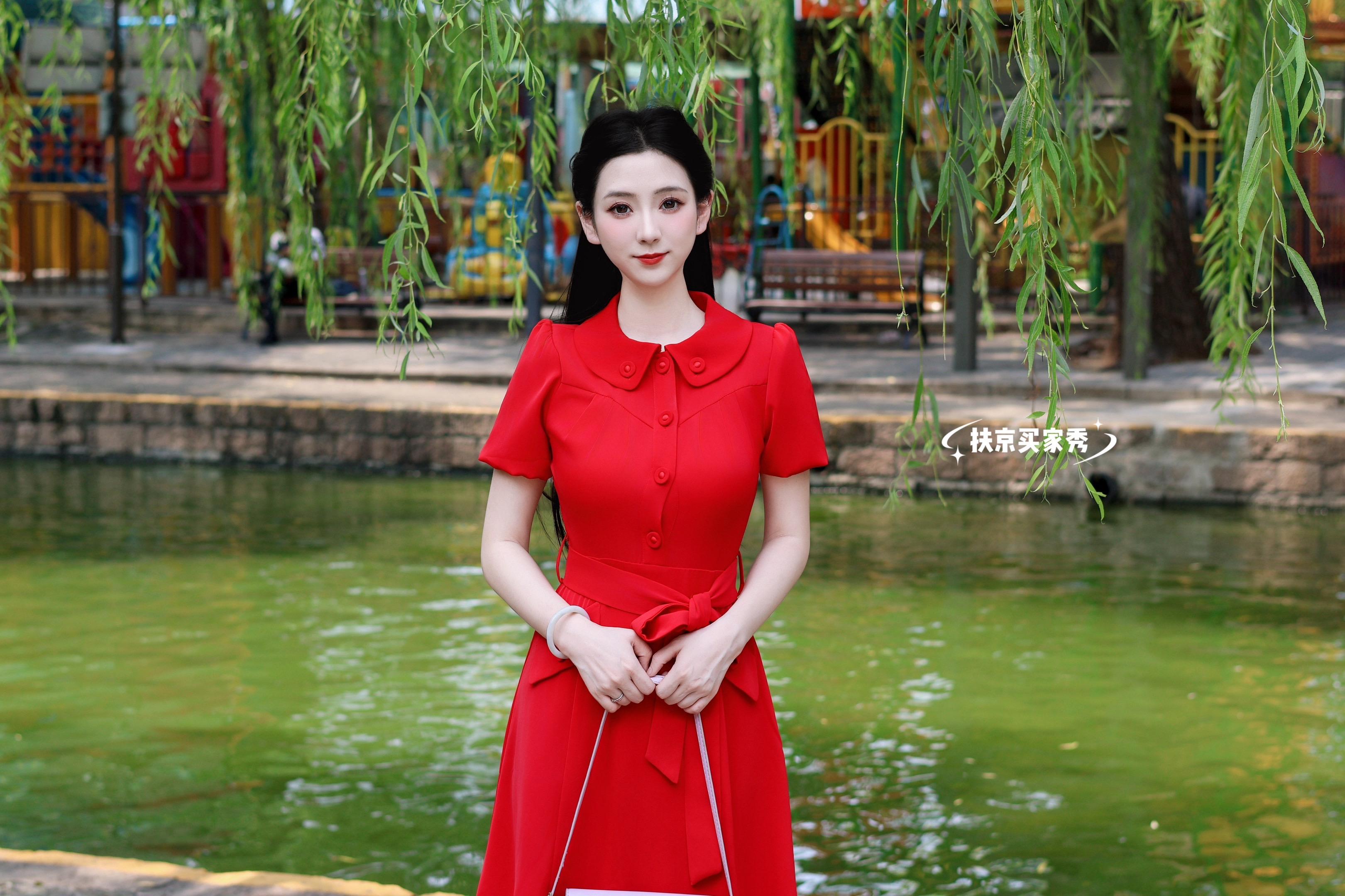 朋友说我像芦苇微微。