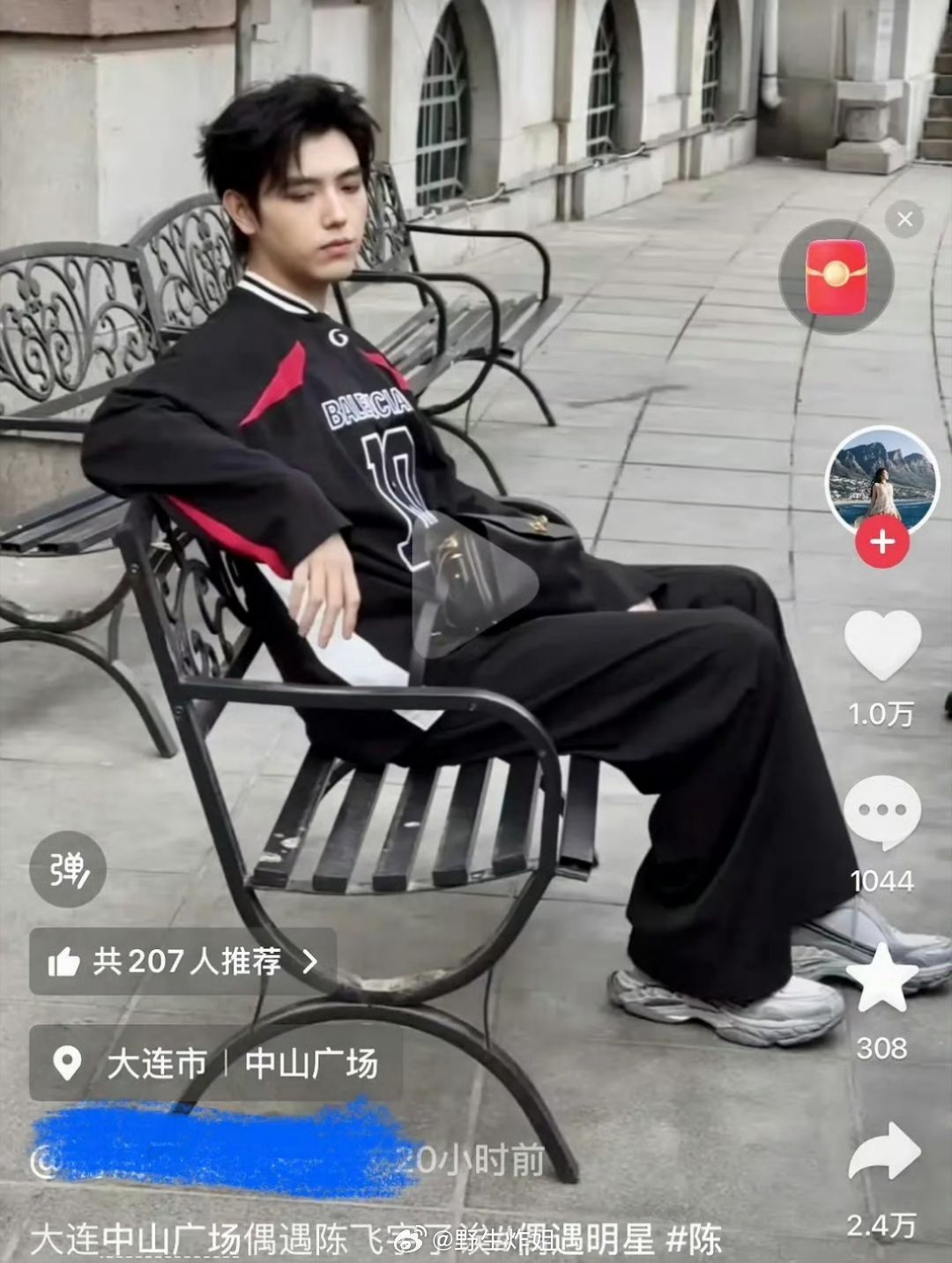 有路人在大连偶遇了正在拍摄的陈飞宇，就有网友在评论区询问帅吗？这个路人回复说“不