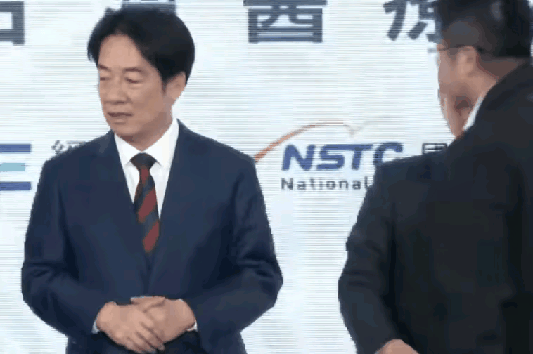 这俩人的表情也太精彩了！12月4日，赖清德和韩国瑜见面了，还握了手，可他们俩的表