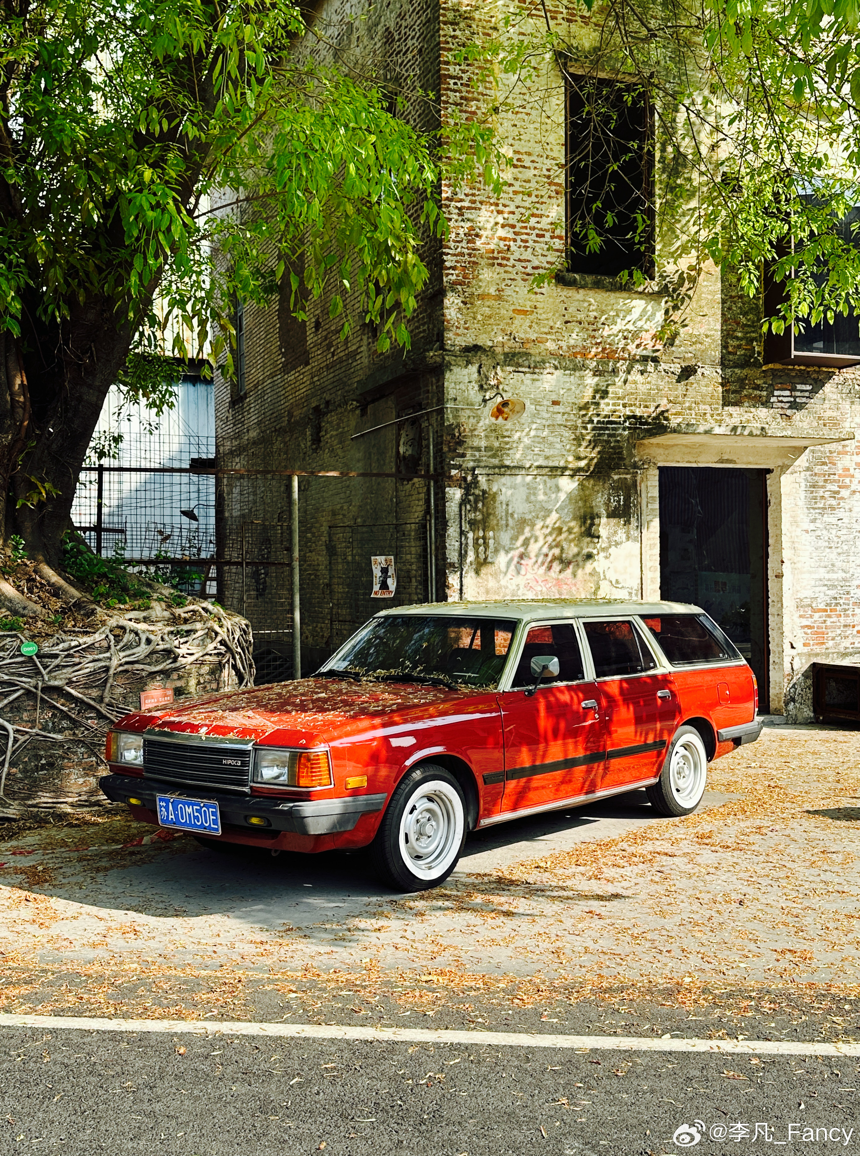 今儿拍一猎装外观挺帅软件挺强我就只能说这么多了…广州