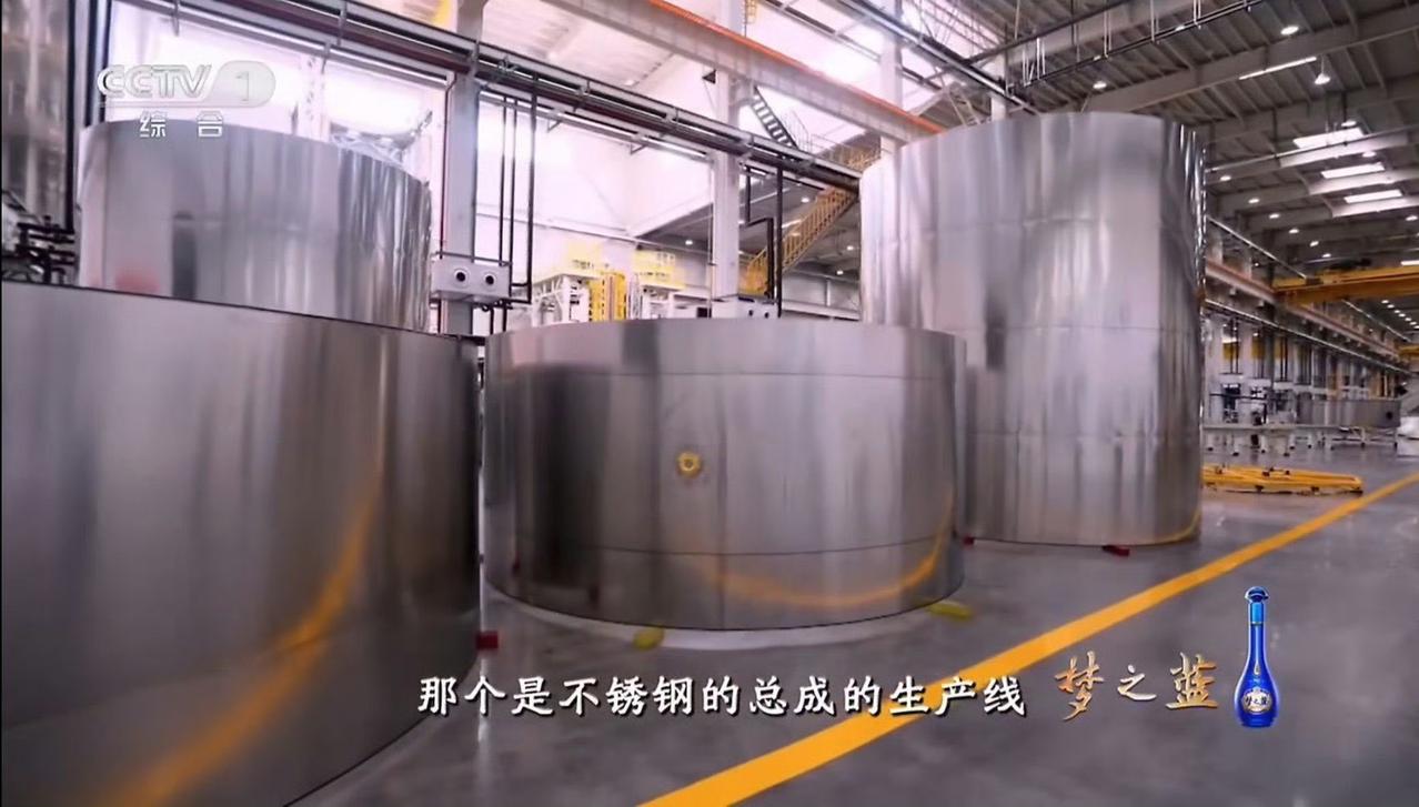 朱雀三号的身体：这些银光闪闪的不锈钢桶就是火箭用来装燃料的贮箱段。正在车间里打造