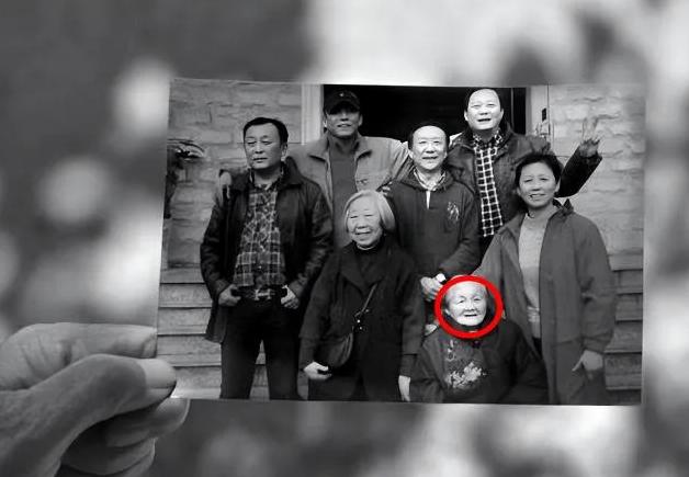 1966年，许曼云夫妇被带走了，临走前把保险柜的钥匙，和6个孩子交给了47岁保姆