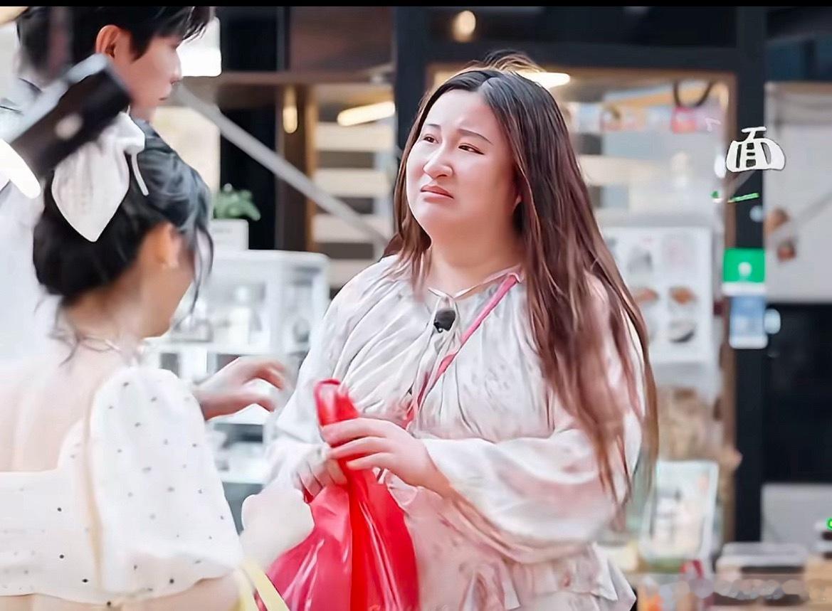 锤娜丽莎减肥成功，甩掉30斤评论区还有她的减肥心得，瘦下来后感觉整个人气质都变了