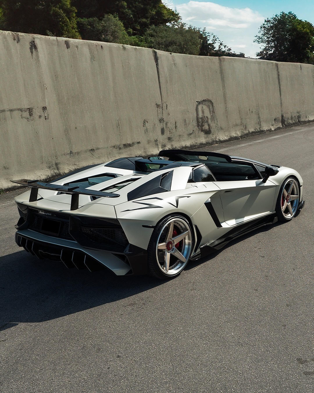 兰博基尼AventadorSV敞篷版在21x9.5/22x13RETROse