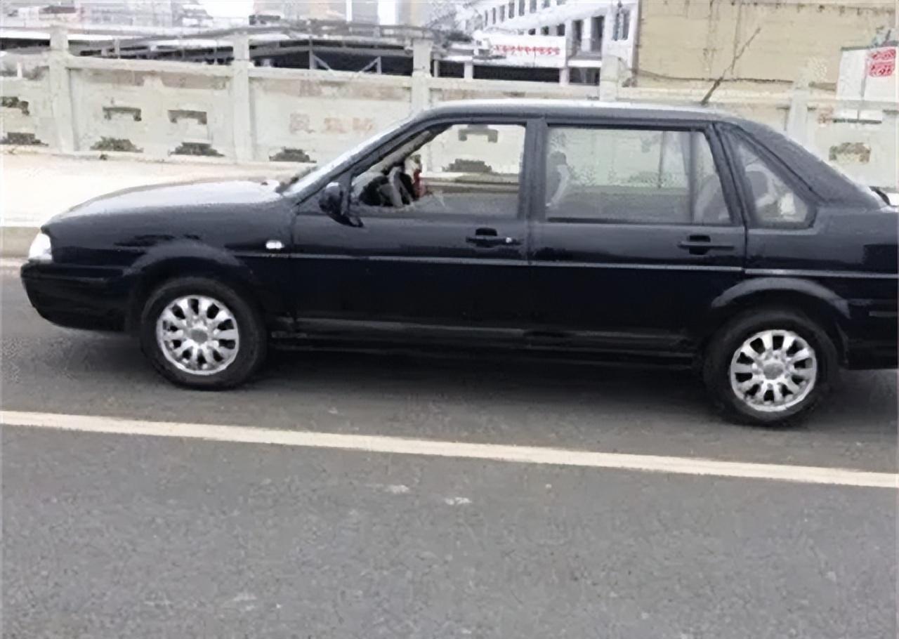 2008年，四名劫匪假扮民警，欲抢劫煤老板200万，没想到煤老板却说：“我给10