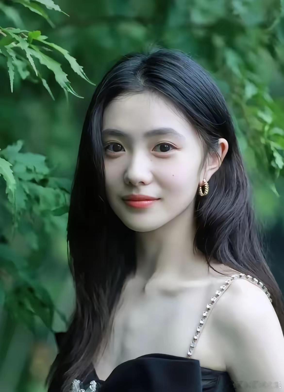 刘浩存的聪明之处还真不是她接受采访谨小慎微也不是接受大佬的支持，而是她居然一点也