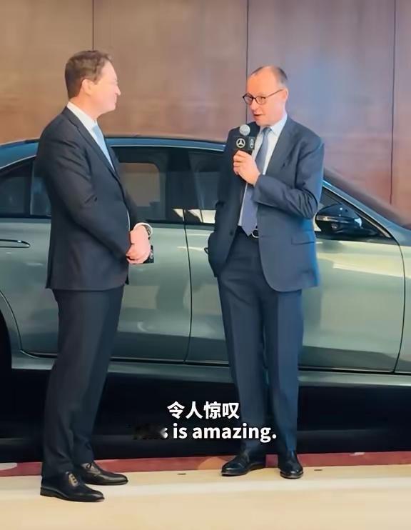 2月26日，德国总理默茨在北京参观了梅赛德斯-奔驰后，突然失去了“自信”。因为当