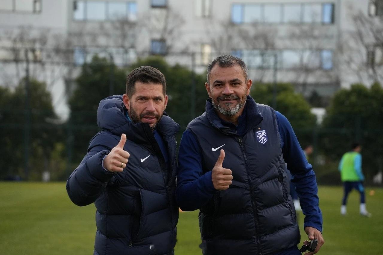 武汉三镇被罚5分并不可怕2025赛季武汉三镇开局5战1平4负积1分垫底，直到马丁