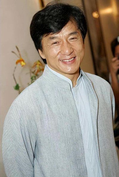 1990年，成龙来到北京拍戏，作为著名国际影星，房产中介愣是一通忽悠让他花费40