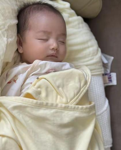二胎产检医生说是女儿，老公天天说两个小棉袄挺好，结果我生了个儿子，他跑到楼道连抽