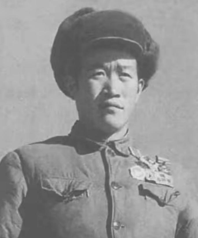 1964年8月，毛主席意外得知，一战斗英雄明明立功11年，结果职位却一直没上涨，