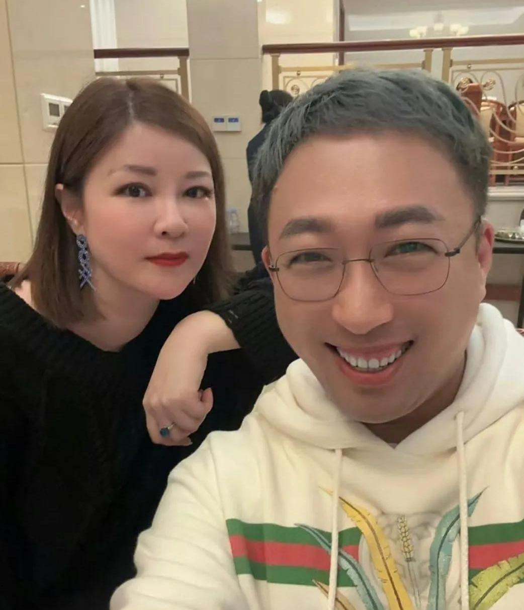 都说于正和杜华是内娱难得的好老板。看看他们手下的艺人，吴谨言、许凯被于正护着，