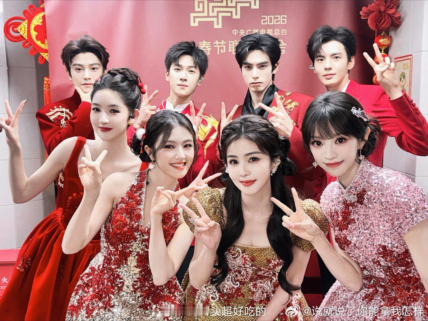 这照片给我发的感觉：前面p了四个假人，没管后面四个死活