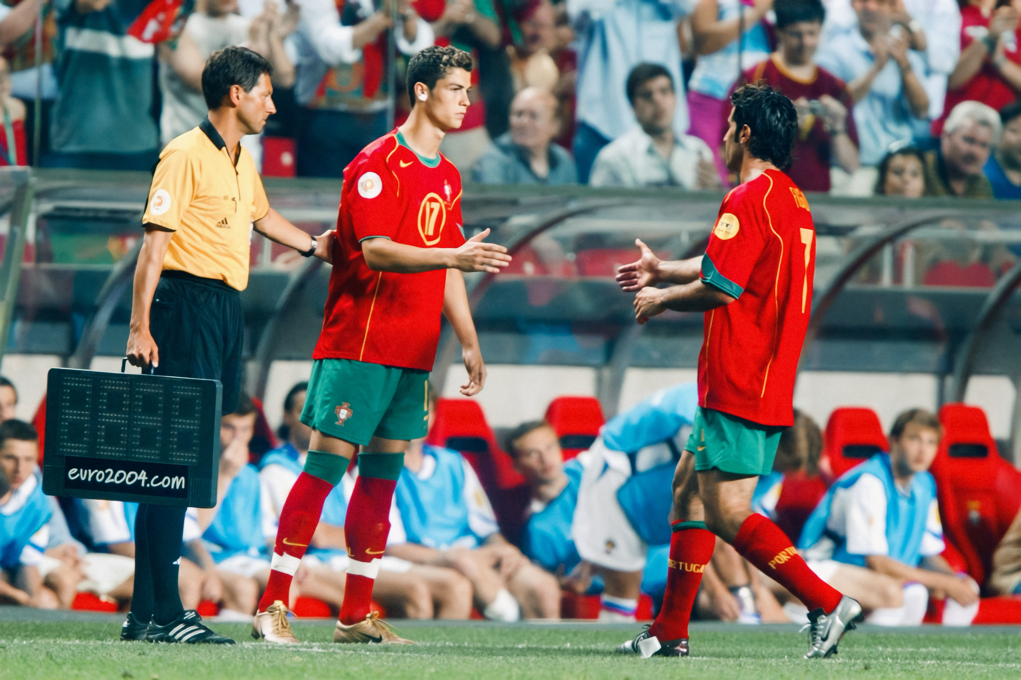 C罗C罗日常🛑近日，«法国足球»发布菲戈采访，菲戈谈到了关于C罗🔶菲戈