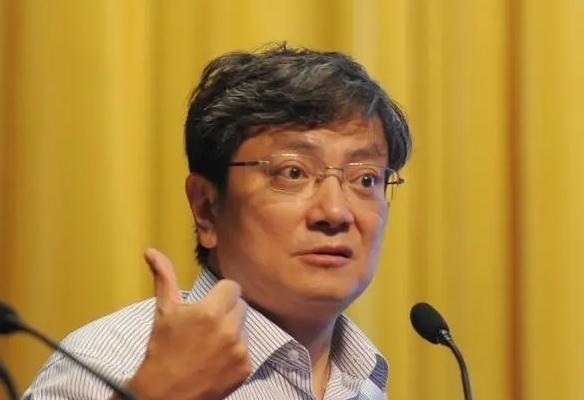 “网红教授”郑强曾语出惊人：到了今天中国人民还在犯傻，就像喝了什么迷魂汤啊，什么