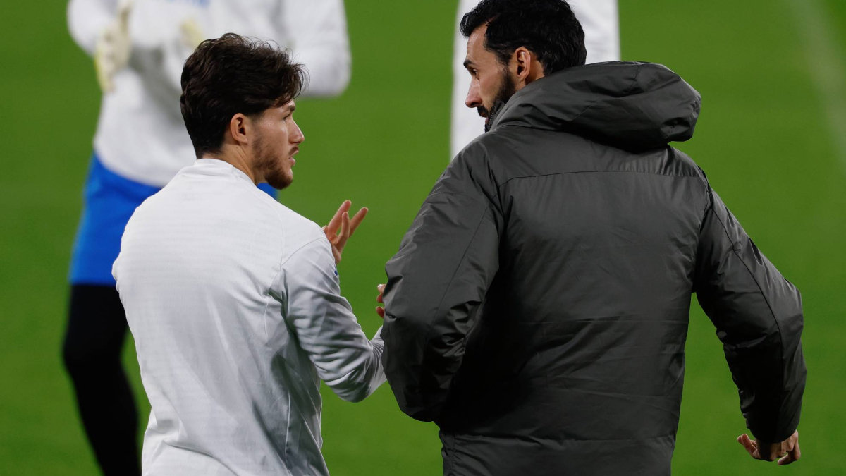 【马卡报】弗兰加西亚在冬窗原本已经与队友告别，但第二天转会被叫停，他又出现在了训