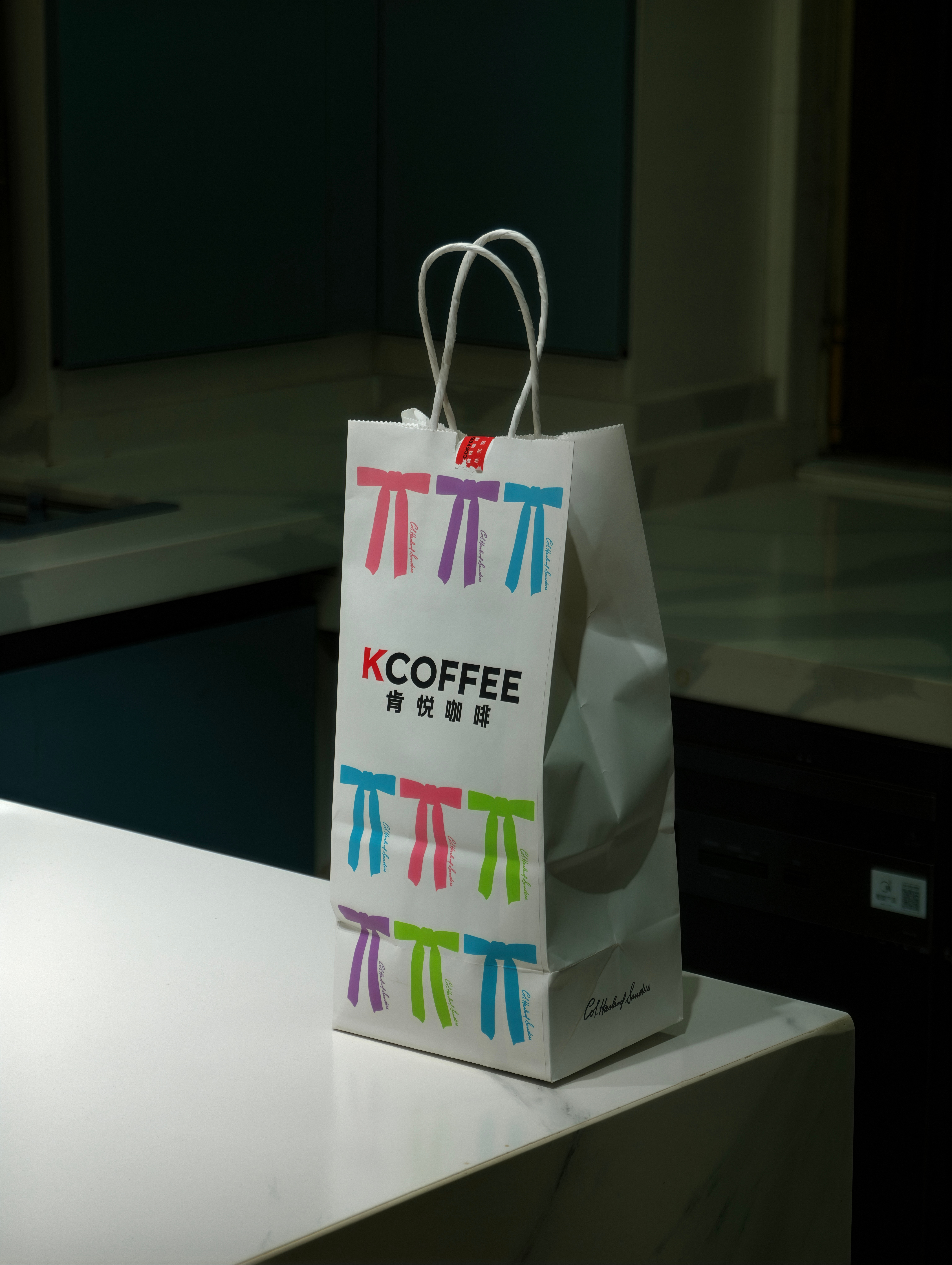 刚点了杯美式。今晚我倒要看看跟我姑娘到底谁能熬过谁阿牙养娃日记