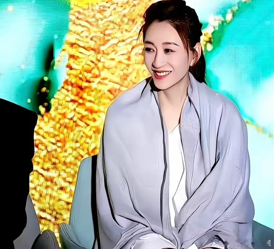 向太问李小冉：“你结婚了吗？”李小冉回答：“结了，已经十年了。”向太又问：“有孩