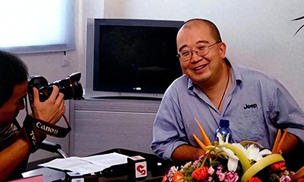 前新华社战地记者唐师曾离世，舆论场上出现了一片缅怀之声，甚至有人再次翻出他当年的