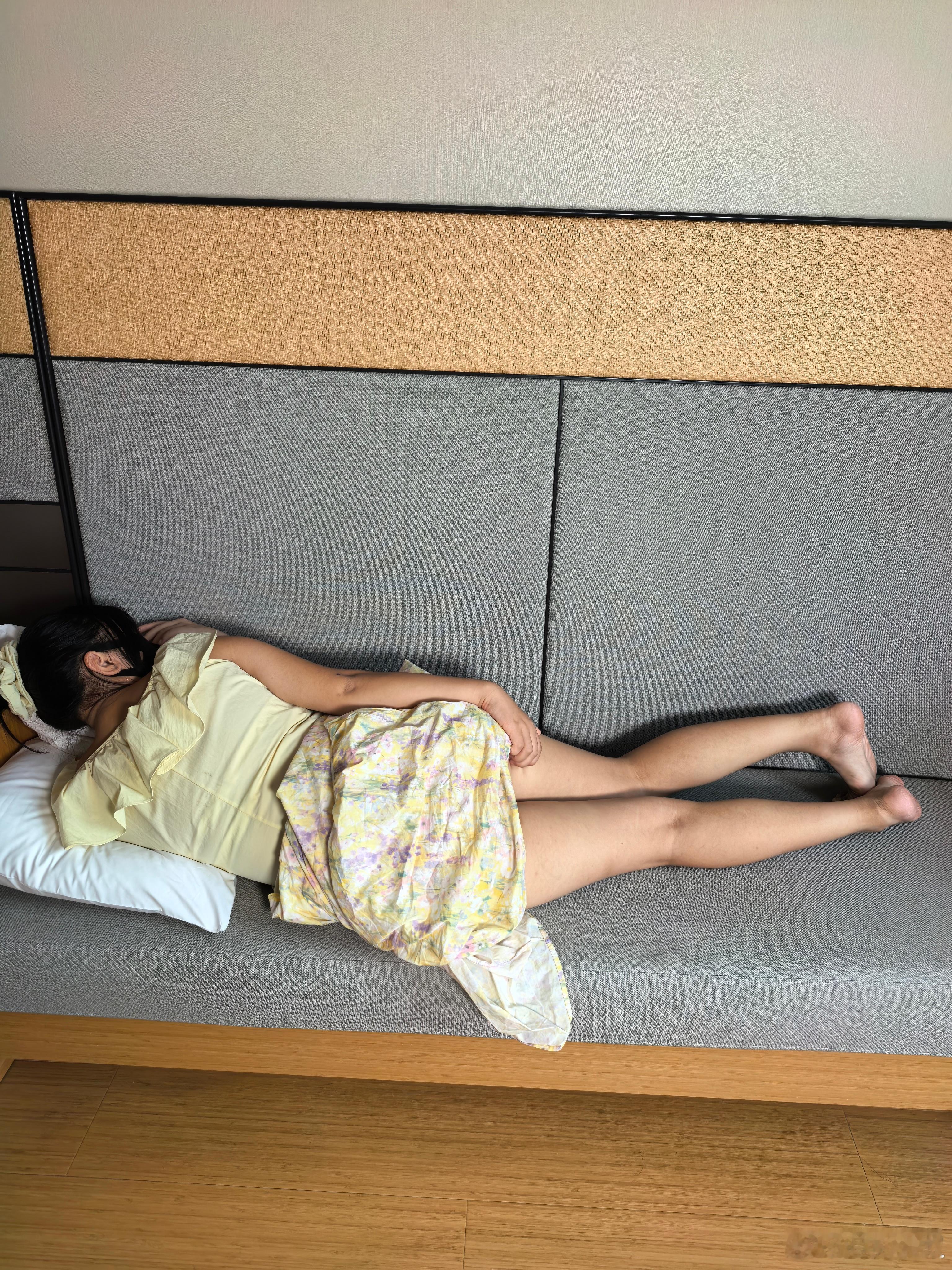 躺沙发上舒服一些​​​