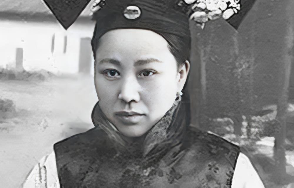 当溥仪的乳娘有2个规矩：一是喂奶，二是“毫无人性”！1908年，奶妈跟着溥仪一起