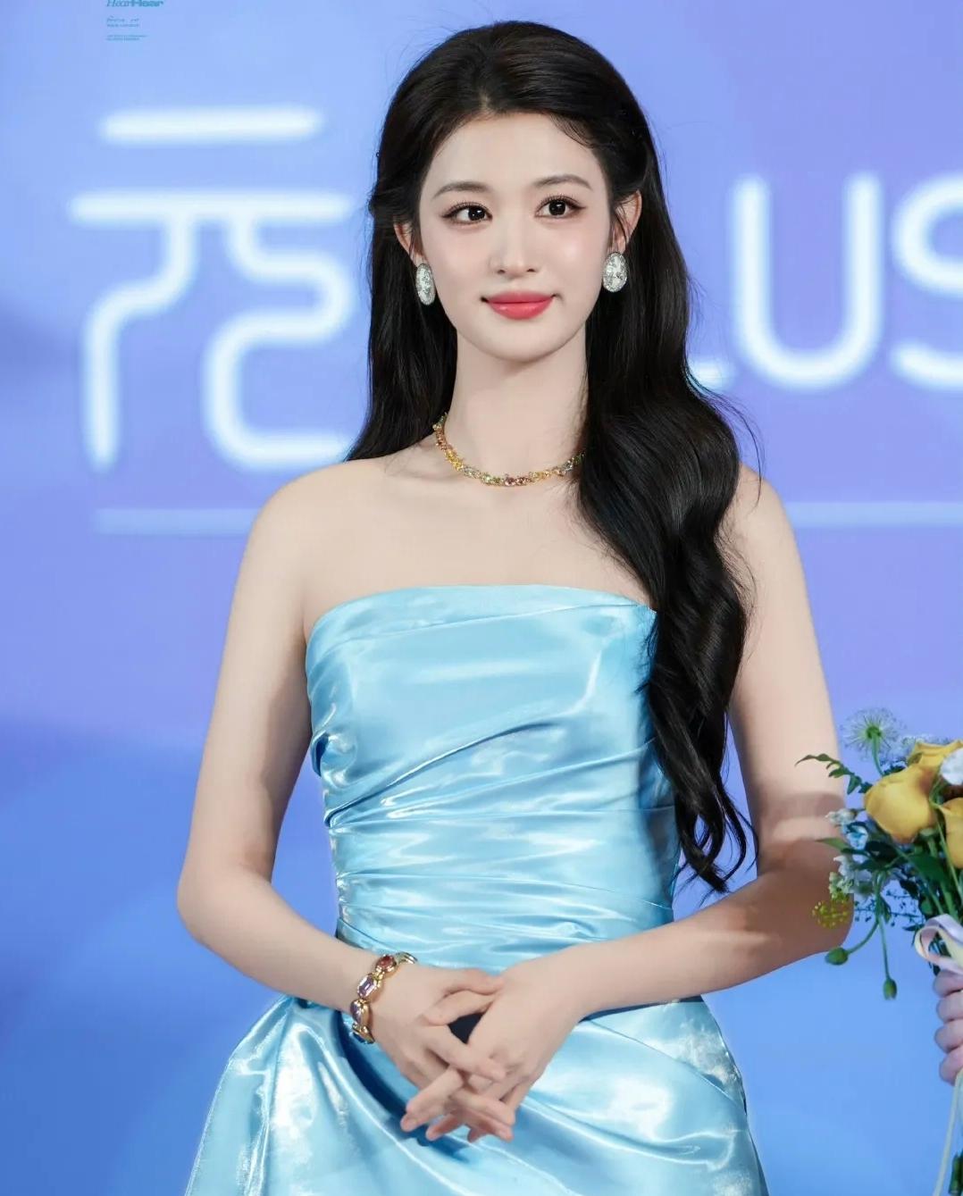 王楚然美若天仙，