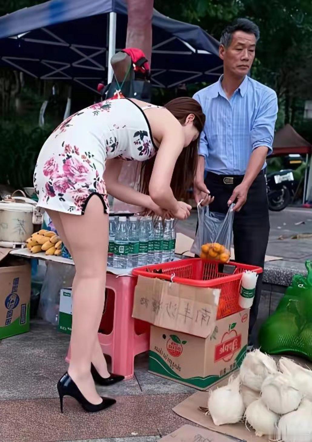 大爷这扭头是什么意思？​​​​