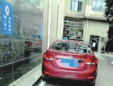 小车停消防通道, 天降瓷砖砸伤 保险公司起诉物业追偿被驳回