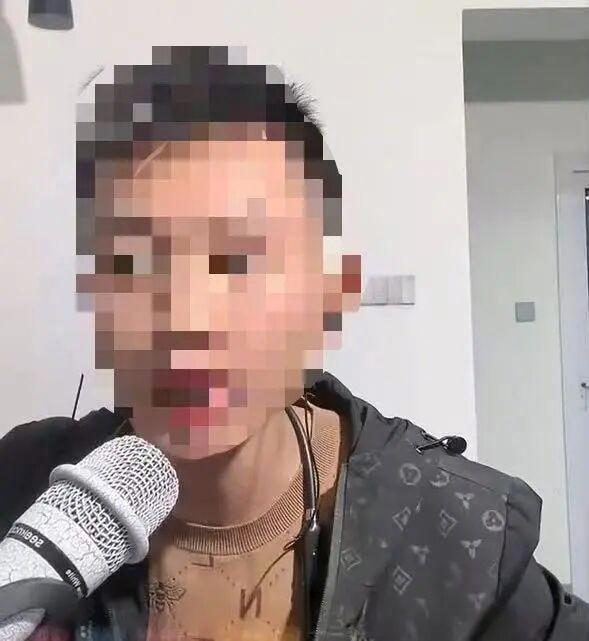 #男子在直播中辱警求抓被抓#【西昌一男子在直播中辱警还叫嚣“有种来抓我”！已被依