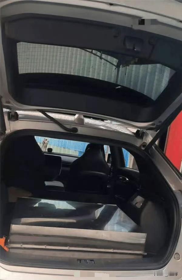 私人加装大电池，只能说：无知者无畏！这个车主的操作不一般，他可能是觉得自己的