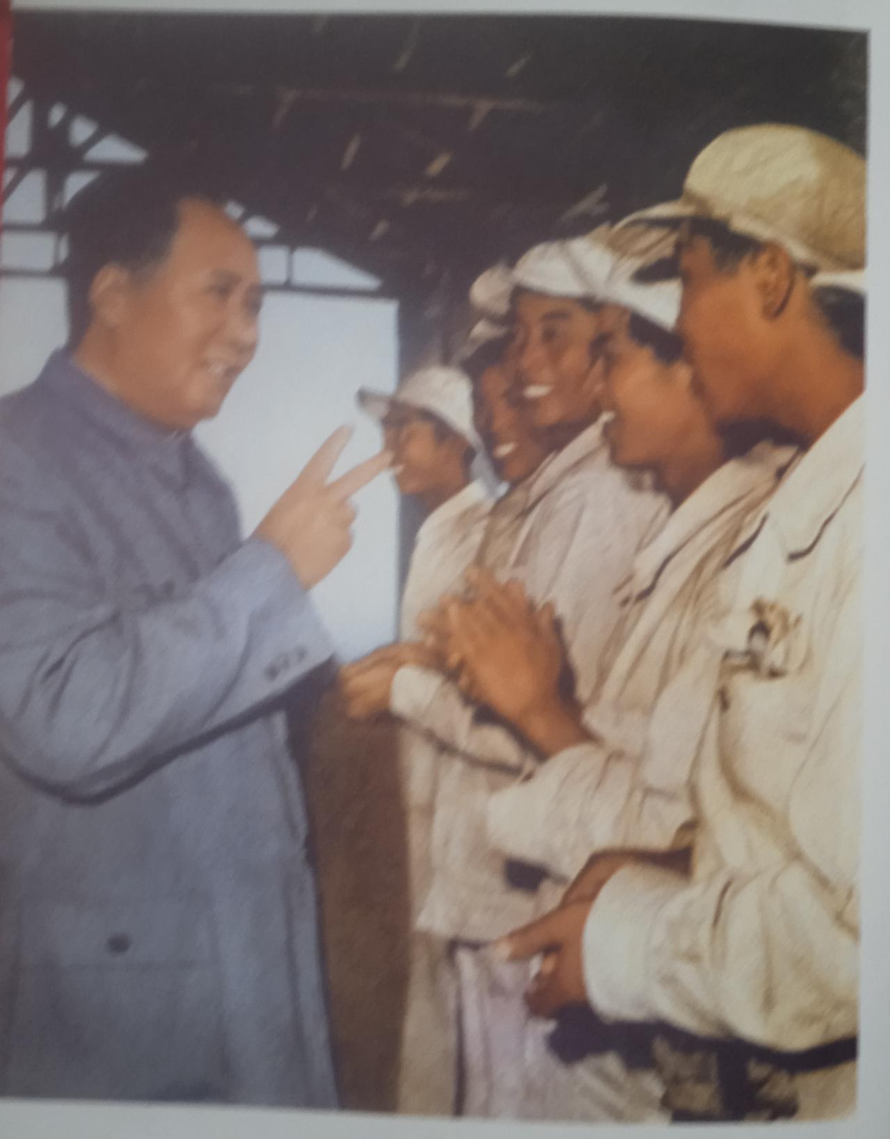 毛主席晚年一直思考一个问题，江山交给谁。不能交给走资派，要交给革命派。走资派危害