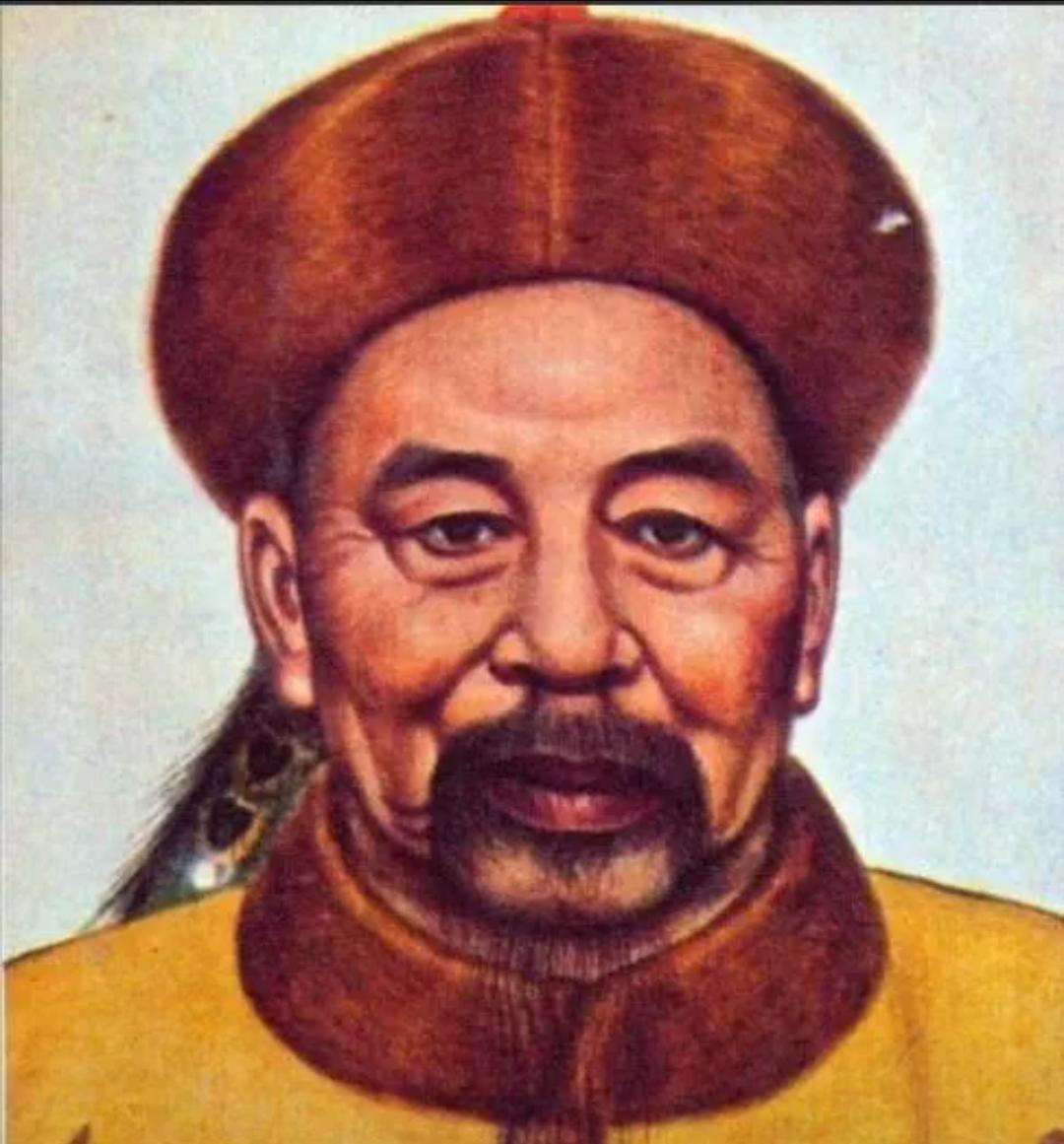 1864年7月，湘军大破南京，三十多名将领把“黄袍”都快递到曾国藩手边了——只要