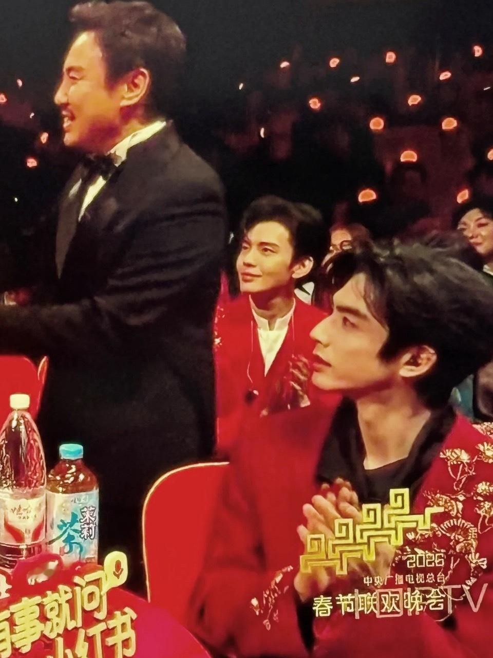 我和建模怪同框时就这样：对不起沈腾老师但是宋威龙好帅好帅好帅好帅！！！