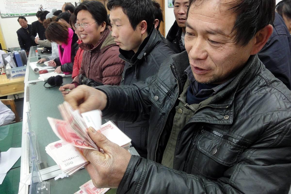 养老金巨大差距刺眼！全民最低退休金制度，才是社会公平的底线！很多人从未真正