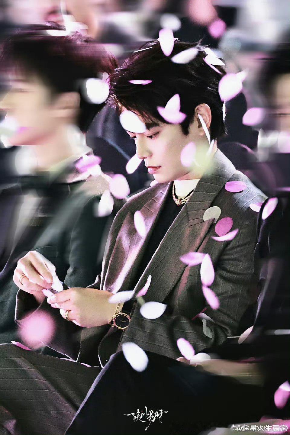 丁禹兮星光大赏神图来了全体起立，赏之~