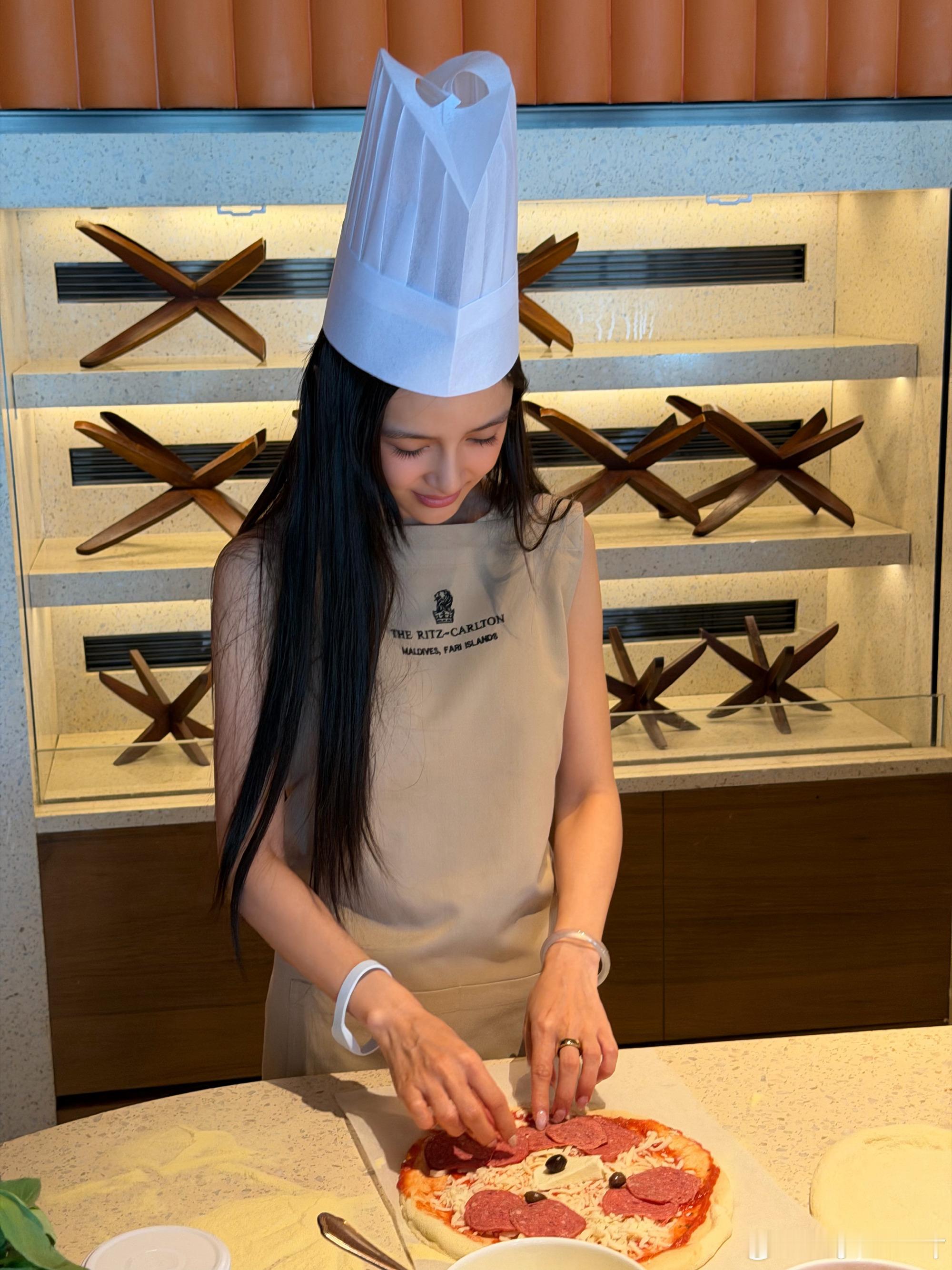 angelababy杨颖20260819微博更新配文：虽然…但是…真的喜欢