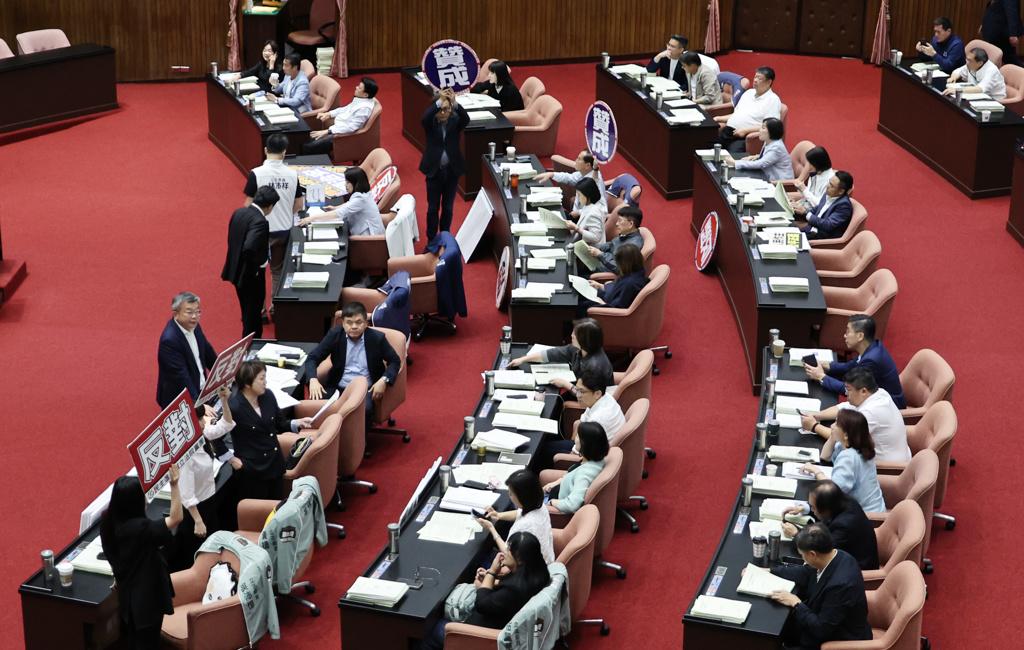 总预算案三读韩国瑜喊话民进党当局：赶快副署、执行高达3万亿的台当局2026年