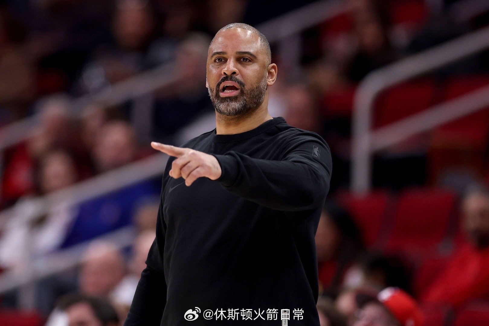 随着马刺输给掘金，雷霆想要锁定西部第一，必须再拿下3场比赛，雷霆接下来三场：爵士